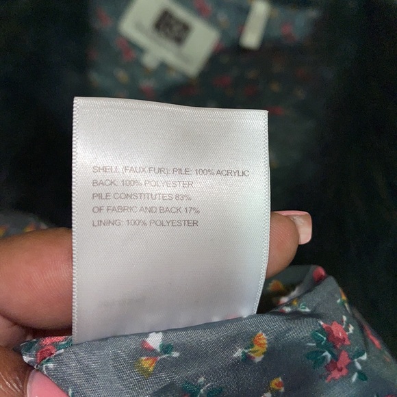 Vests - Picture 6 of 6